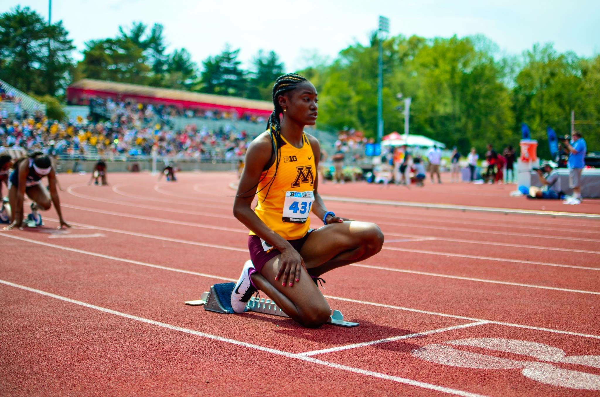 Titania on a track in starting blocks