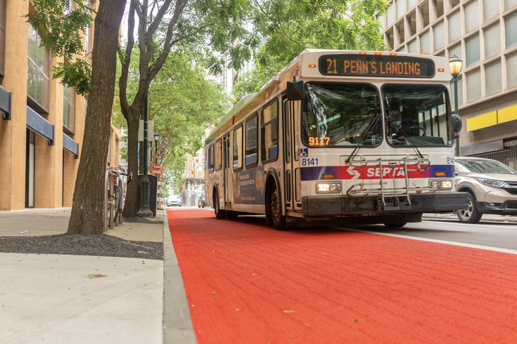 Bus-only lane on Chestnut Street